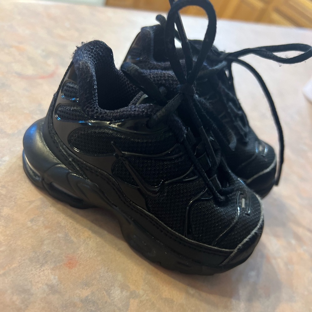 Nike infant tennis size 4c